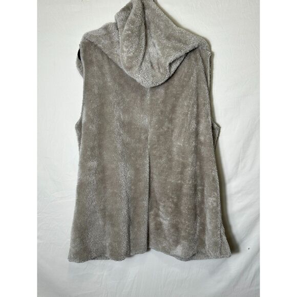 Zenana Women's Sleeveless Faux Fur Open Hooded Vest with Pockets Light Gray M - Picture 3 of 4